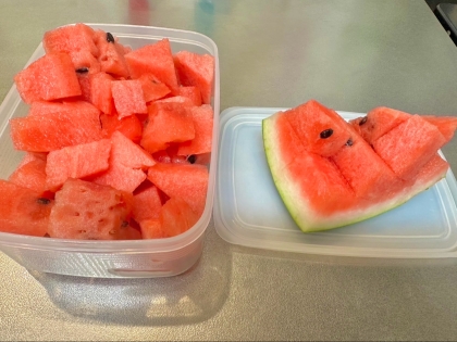 ★果汁がこぼれにくいサイコロカット♡スイカの切り方