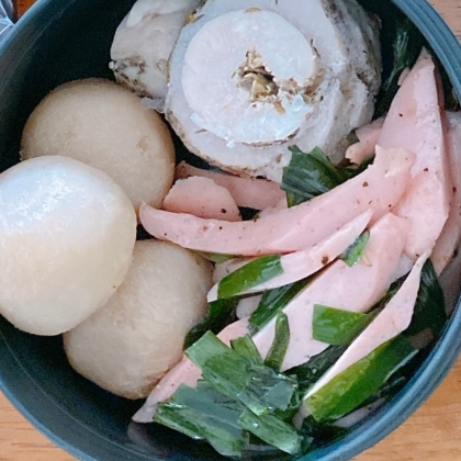 魚肉ソーセージとニラの炒め物
