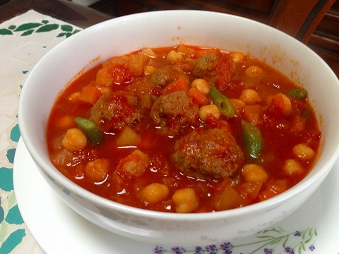 ひよこ豆とミートボールのトマトスープ