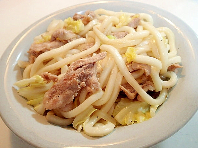 白だしで　豚肉と玉ねぎとキャベツの焼き饂飩