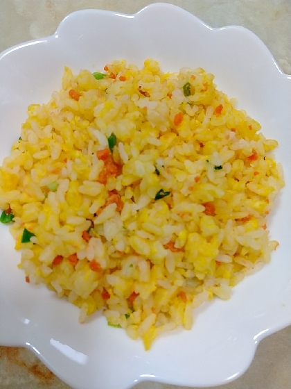 卵と鮭フレークのチャーハン