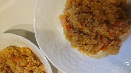 人参も入れました。炊飯器で簡単に美味しいケチャップライスが出来てうれしいです。この後、オムライスにしました。