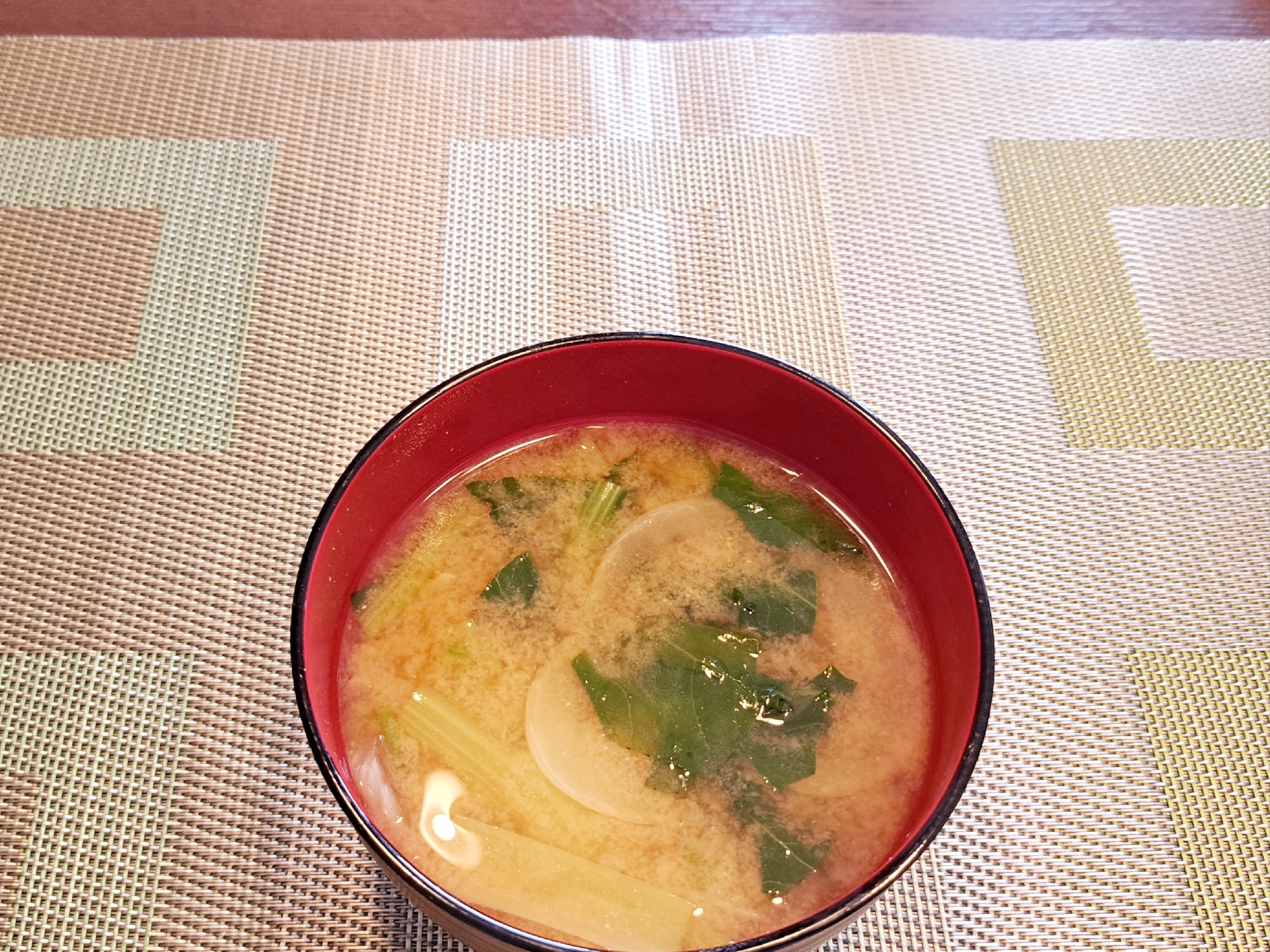 小松菜 と 玉ねぎの おみそ汁