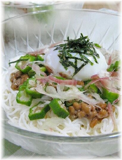 納豆とオクラと温玉のっけそうめん