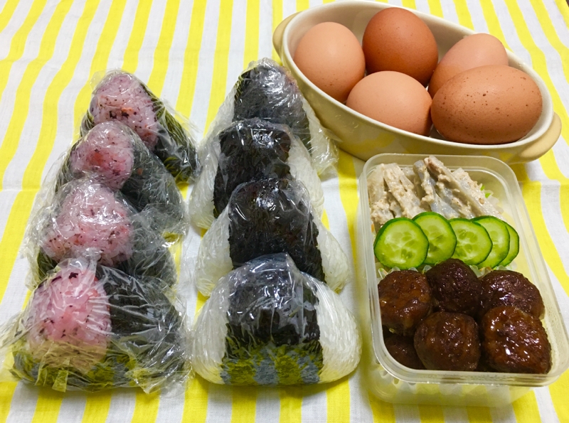 お弁当箱に詰めない ツナとゆかり梅おにぎり弁当 レシピ 作り方 By Kuuuma 楽天レシピ