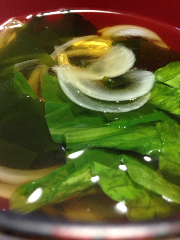 玉ねぎと小松菜の和風ワカメスープ