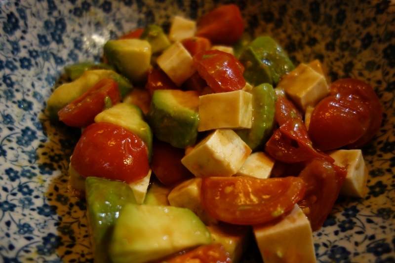 ノンオイル　トマトとアボカドと豆腐のポン酢サラダ