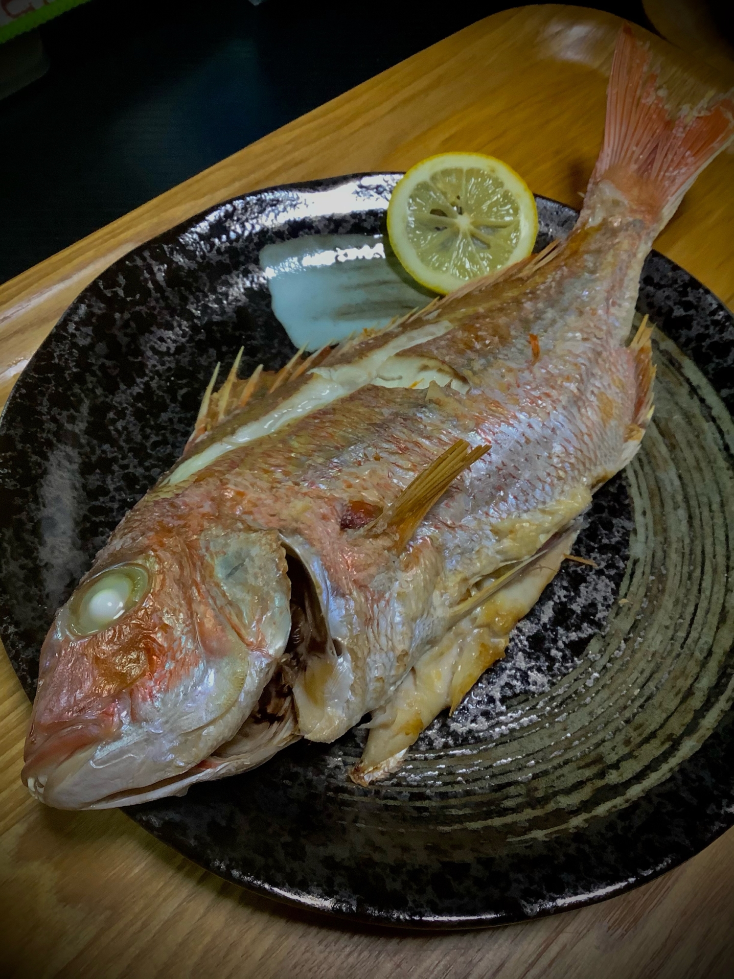 身がホクホク　真鯛の塩焼き