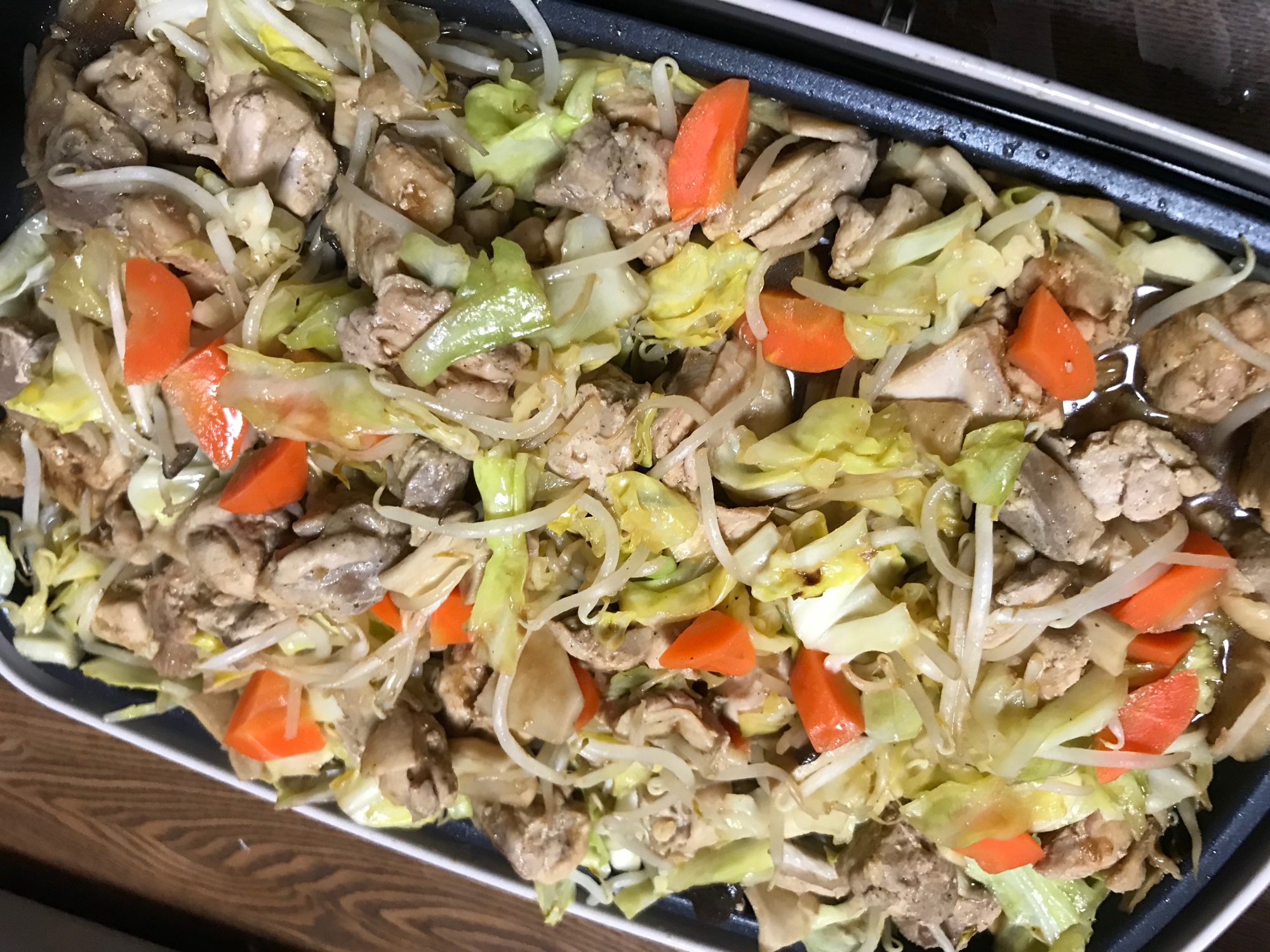 ブルーノで！！鳥もも肉と野菜のエバラ焼肉のたれ炒め