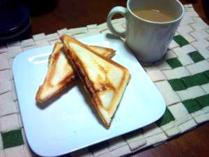 朝ごはんやおやつにも簡単にできるホットサンドイッチ