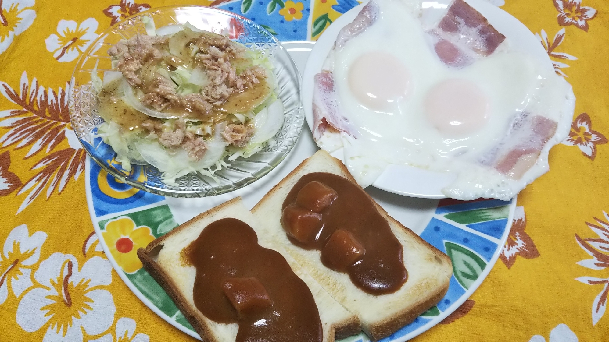 ベーコンエッグと野菜ツナサラダとカレートースト☆