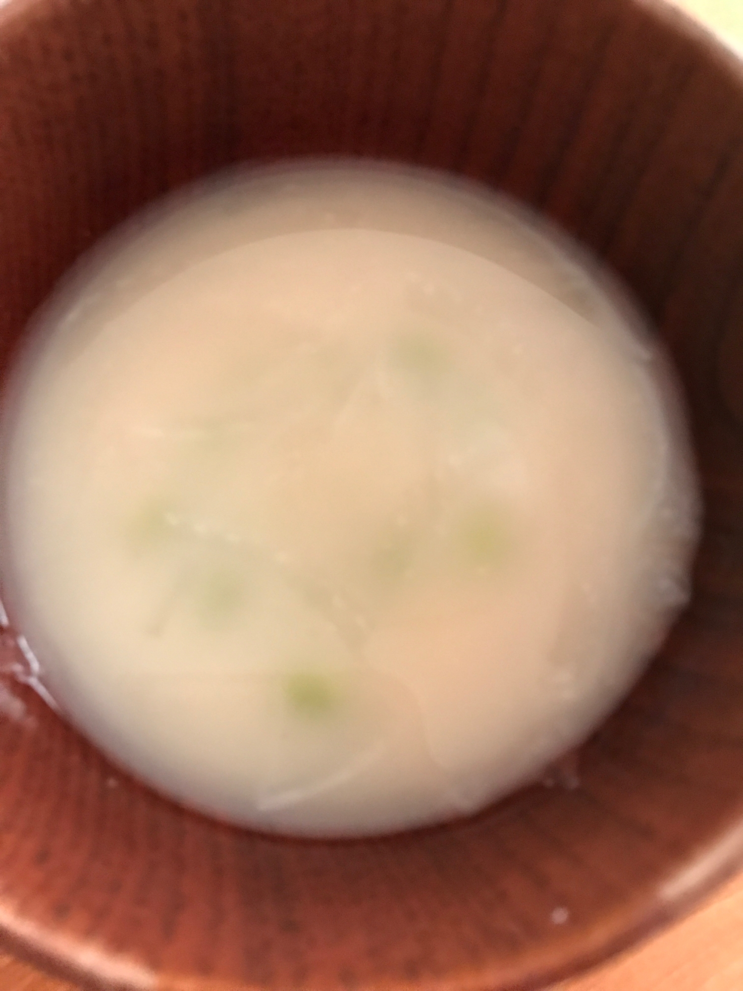えんどう豆と新玉ねぎのミルク味噌汁
