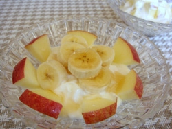 朝食ヨーグルト♪リンゴとバナナで・・