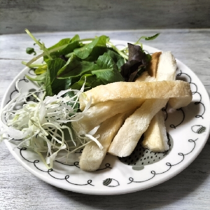 きょうはこちら♬おやつに作りました✨野菜を添えるだけでも豪華に見えますね♡素敵レシピ感謝(*´ｪ`*)