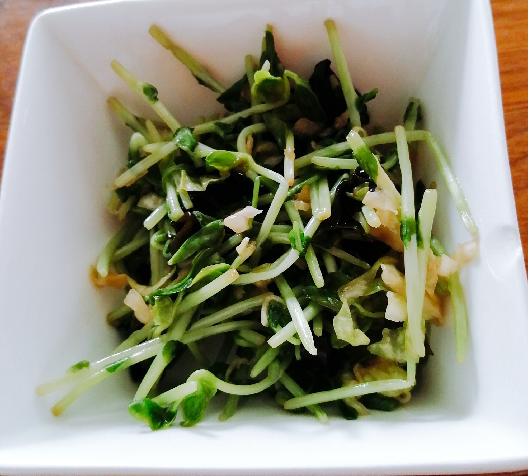 ポリ袋で！豆苗とキャベツの酢の物