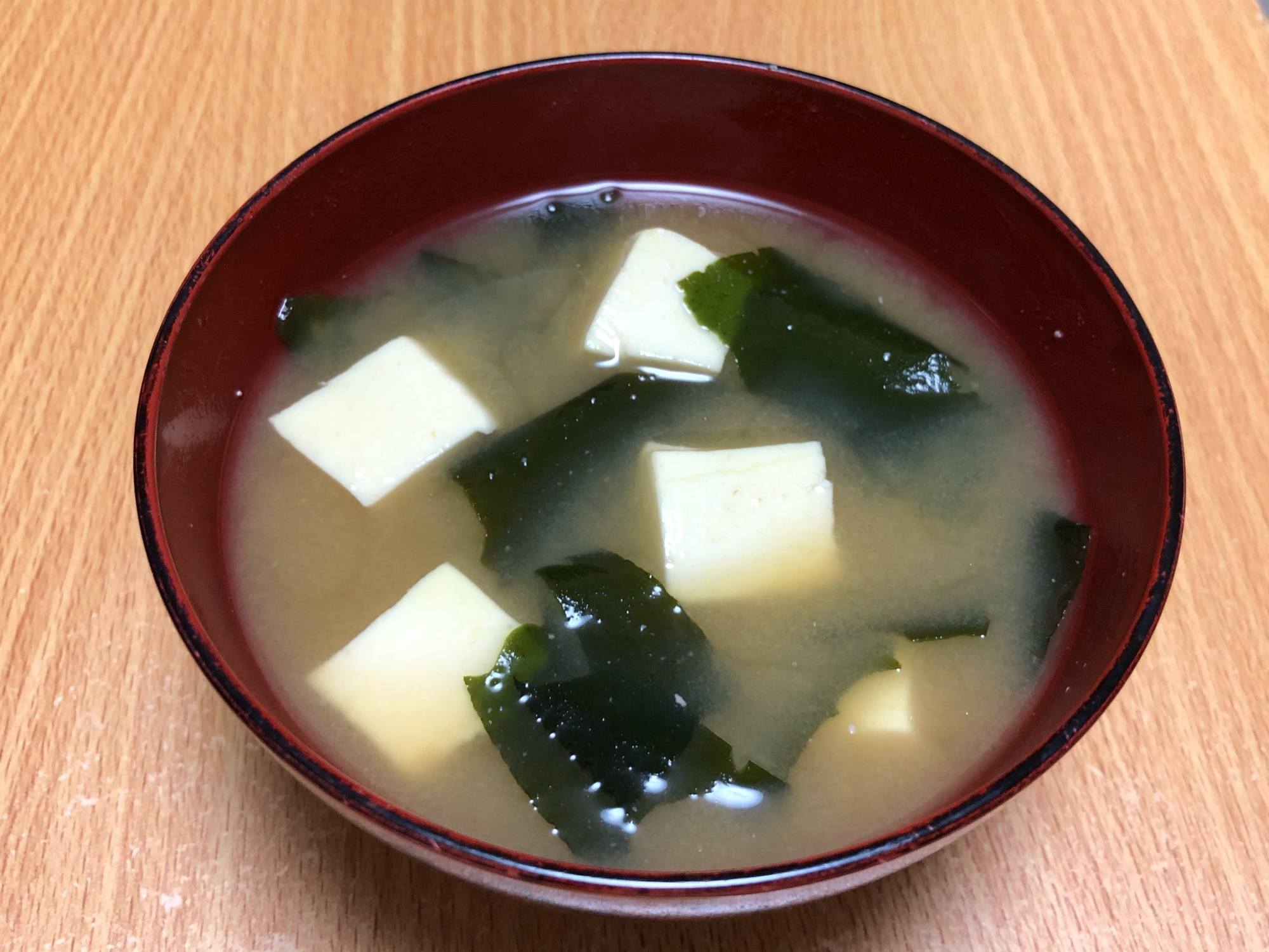 豆腐とわかめのお味噌汁