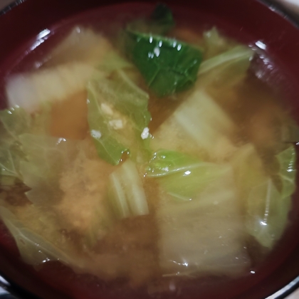 白菜の甘みがおいしい味噌汁でした。