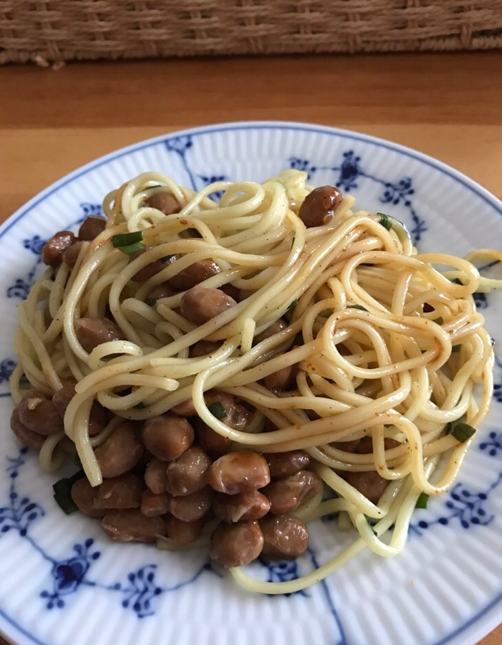 納豆と万能ネギの焼肉のたれ焼きそば