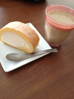 生クリームたっぷりロールケーキ＊