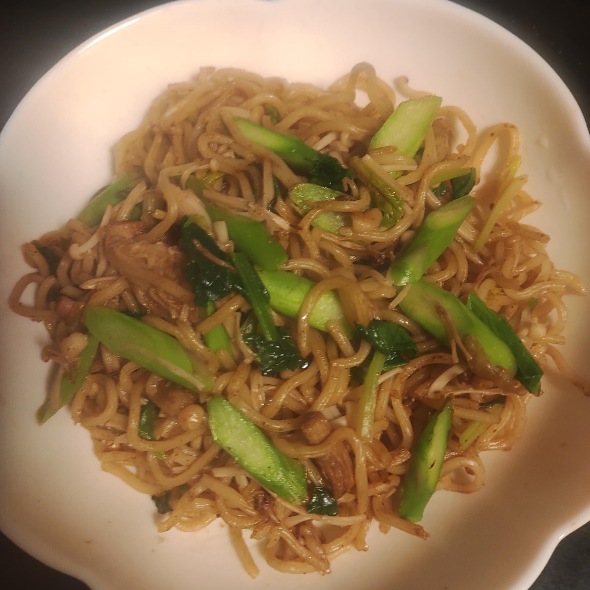 アスパラ、ほうれん草、えのきのカレー焼きそば