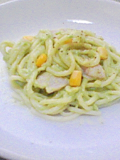 アボカドヨーグルトソースのパスタ