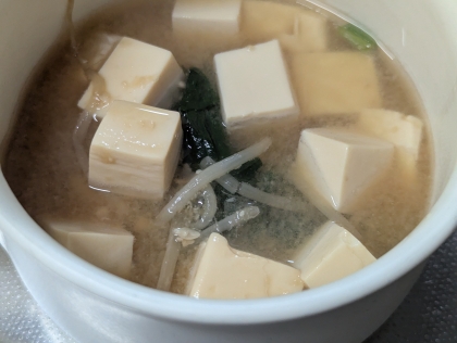 ほうれん草もやし豆腐の味噌汁