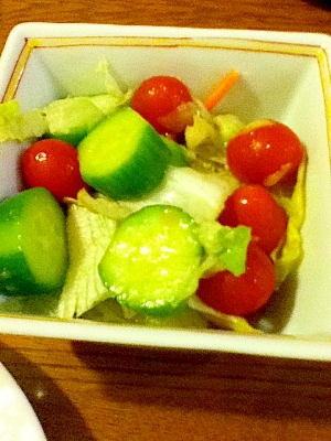 野菜たっぷりシンプルサラダ