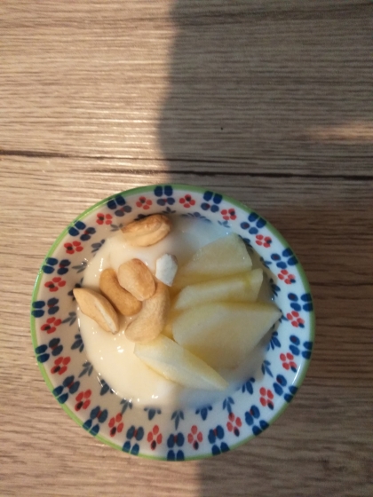 食後にいただきました♪
カシュウナッツで代用しました♪
りんごがしゃきしゃきして美味しかったです(+_+)
