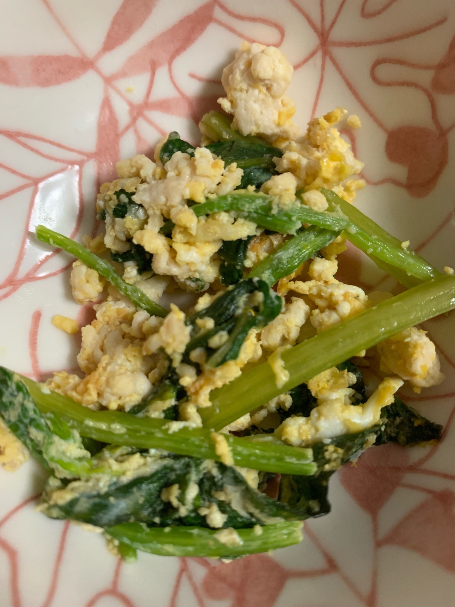 鶏ひき肉とほうれん草の卵炒め