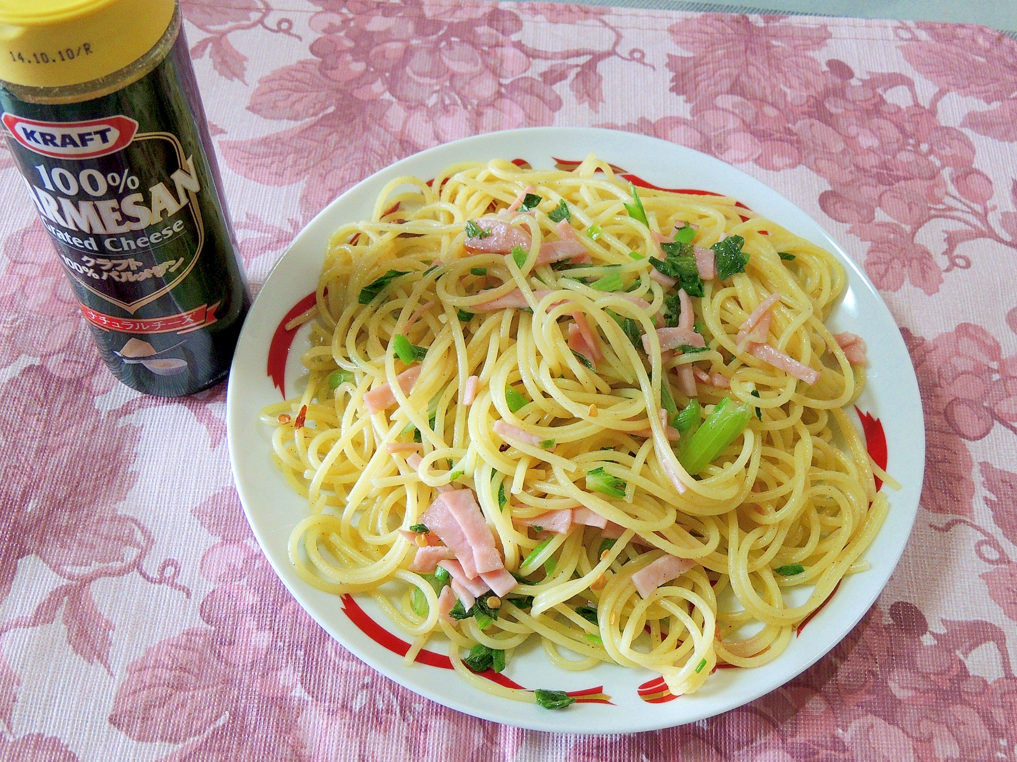 セロリ好きに最高!セロリの葉とハムのペペロンチーノ