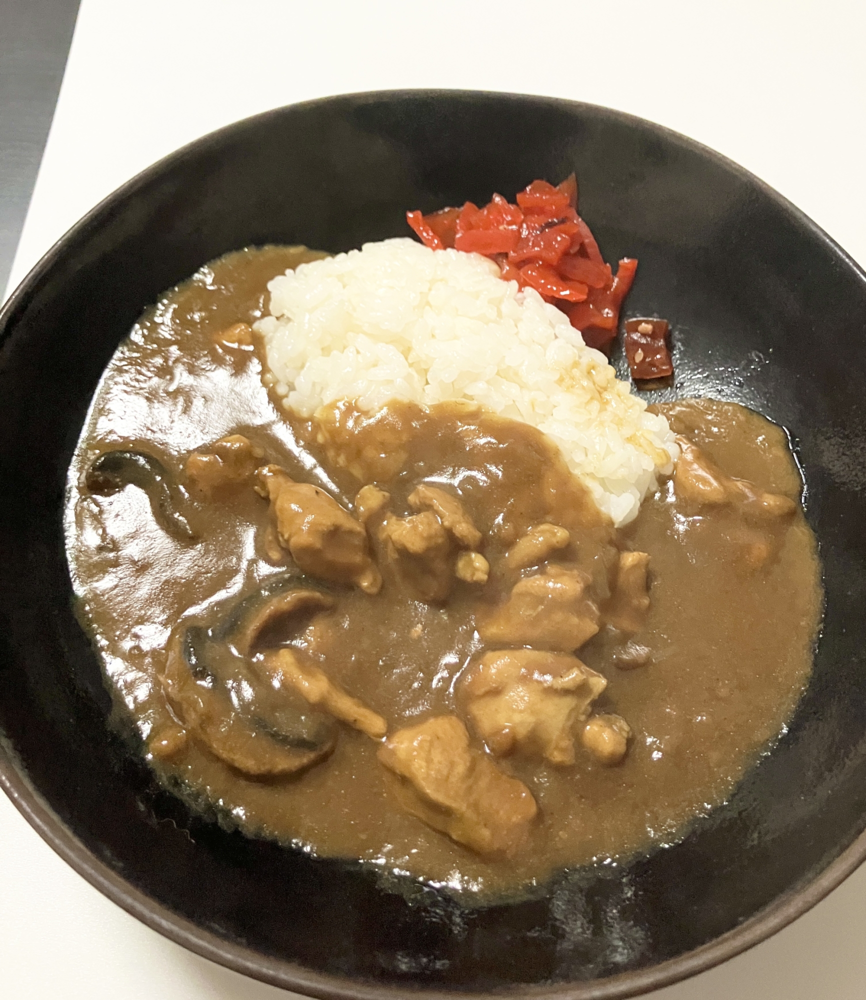 簡単⭐︎鶏もも肉とマッシュルームと人参入りカレー