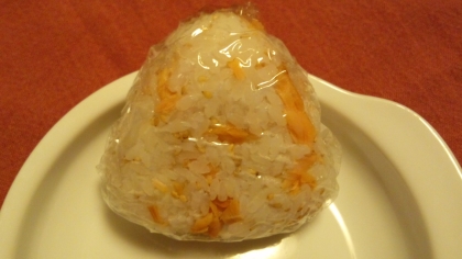 ごまも混ぜ込むと、見た目も良いですね。
すりごまも、少し入れました。
風味も良くなり、とても、美味しかったです♪
ごちそう様でした。