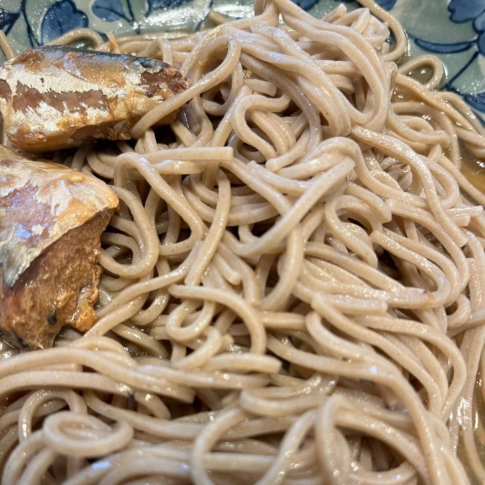 1人ランチに!簡単サバ缶そば