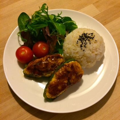 残り野菜＆豆腐でかさ増ししました＞＜
手軽に美味しくできまして、忙しい日の夕飯に大活用になるレシピです！また今度ピーマンの消費に困ったら作ります（笑）