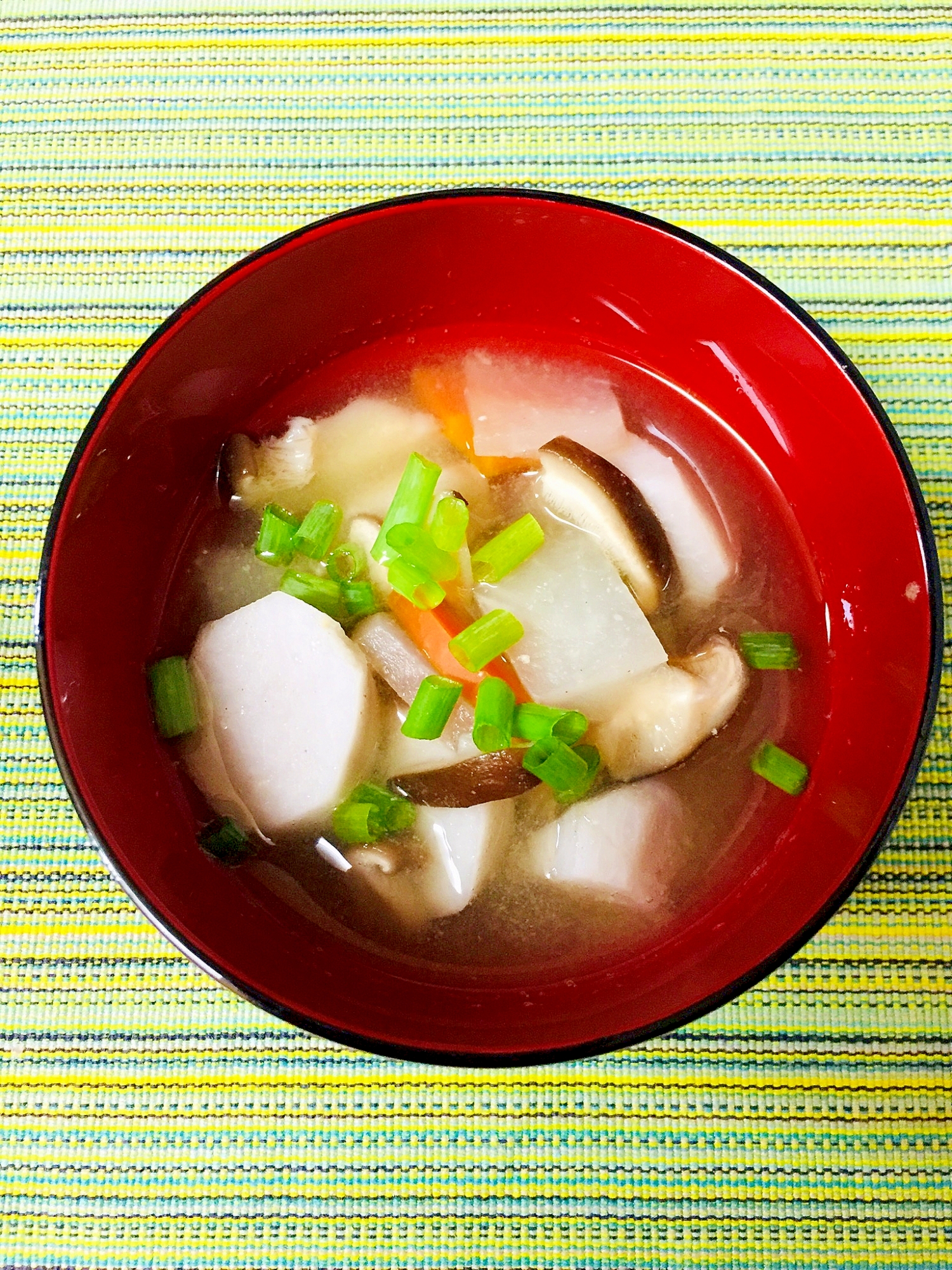 里芋と大根と人参と椎茸のお味噌汁