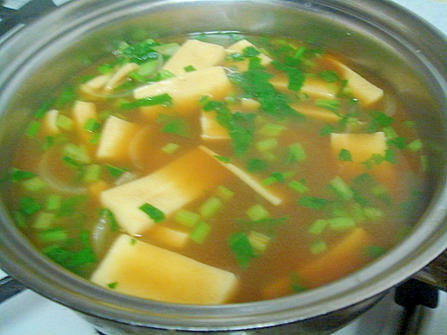 蕪の葉と高野豆腐、玉葱の味噌汁