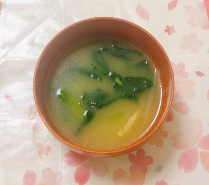 ほうれん草と油揚げの味噌汁（昆布だし）