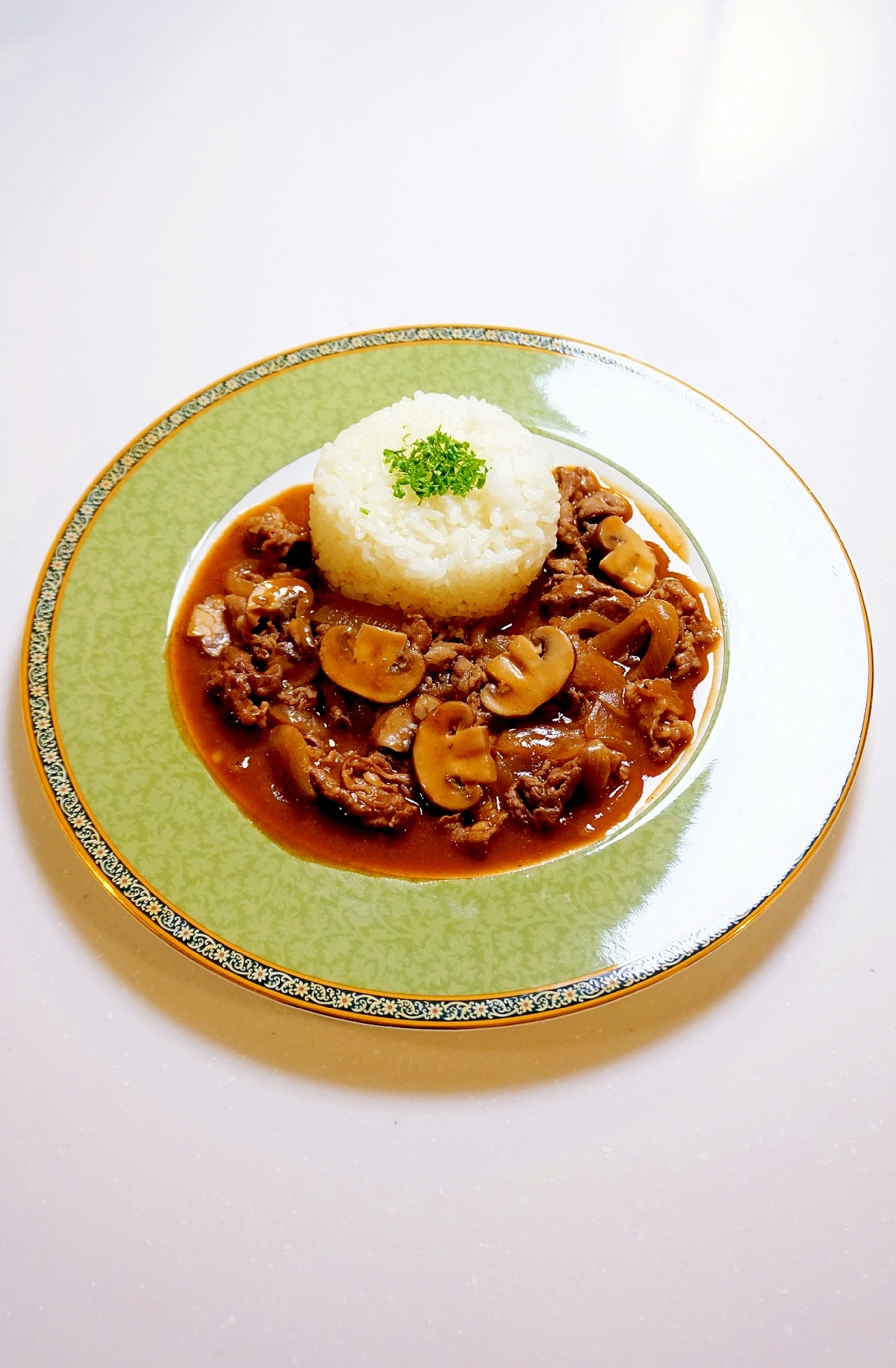 ご馳走感満載の《コレ》が家庭で！ビーフストロガノフ