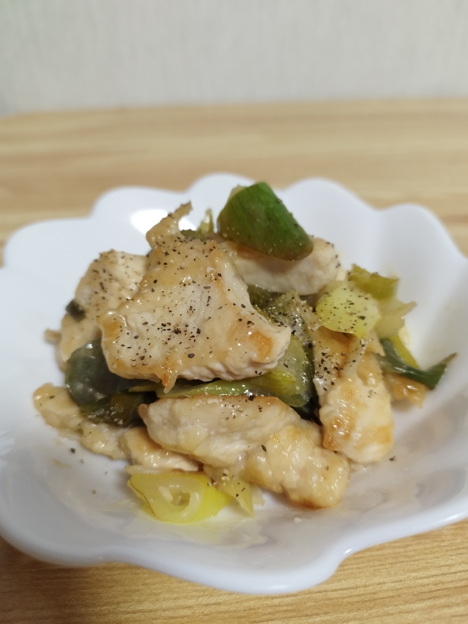 パパっと【鶏むね肉と長ネギのレモン炒め】