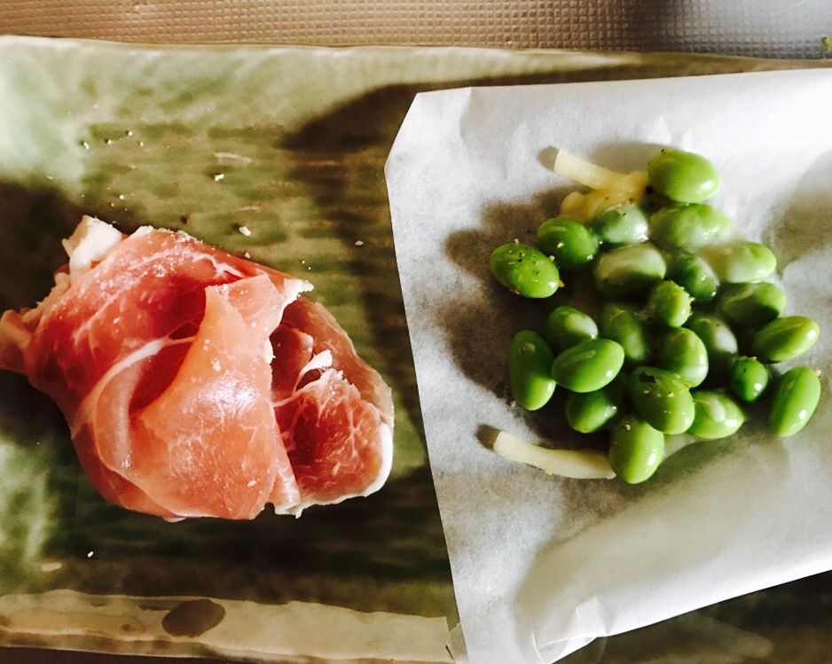 枝豆チーズと生ハムの粉チーズ和えのおつまみプレート