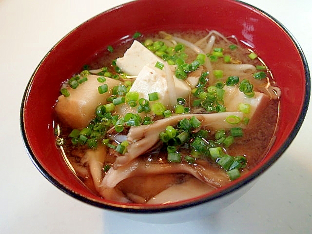 液味噌で　もやし・麩・豆腐・舞茸の食べるお味噌汁