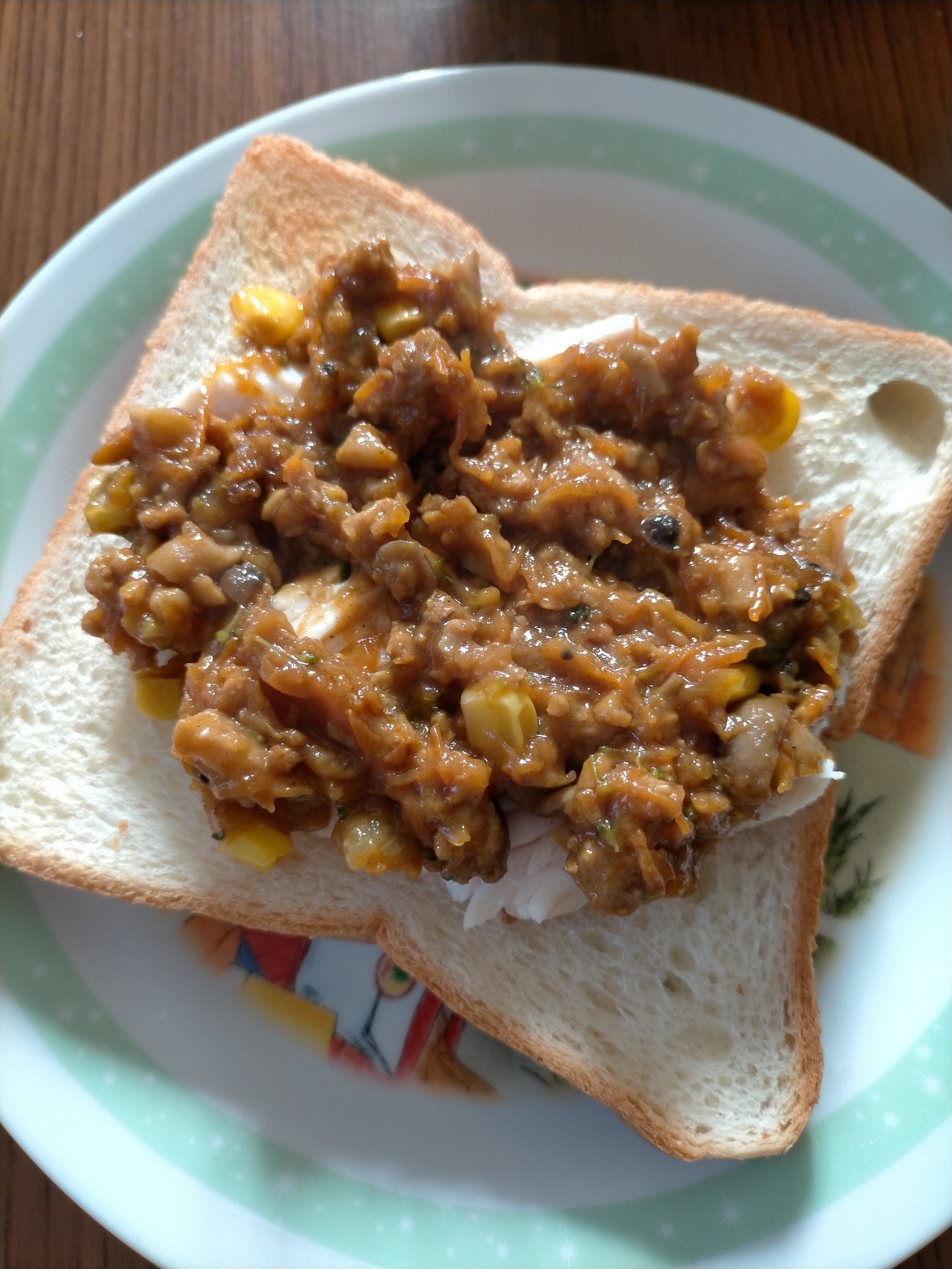 サラダチキンとドライカレーのトースト