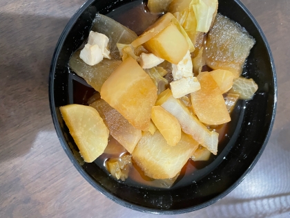 大根とキャベツと豆腐の味噌汁