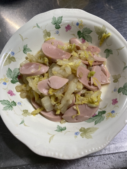 白菜と魚肉ソーセージの簡単炒め