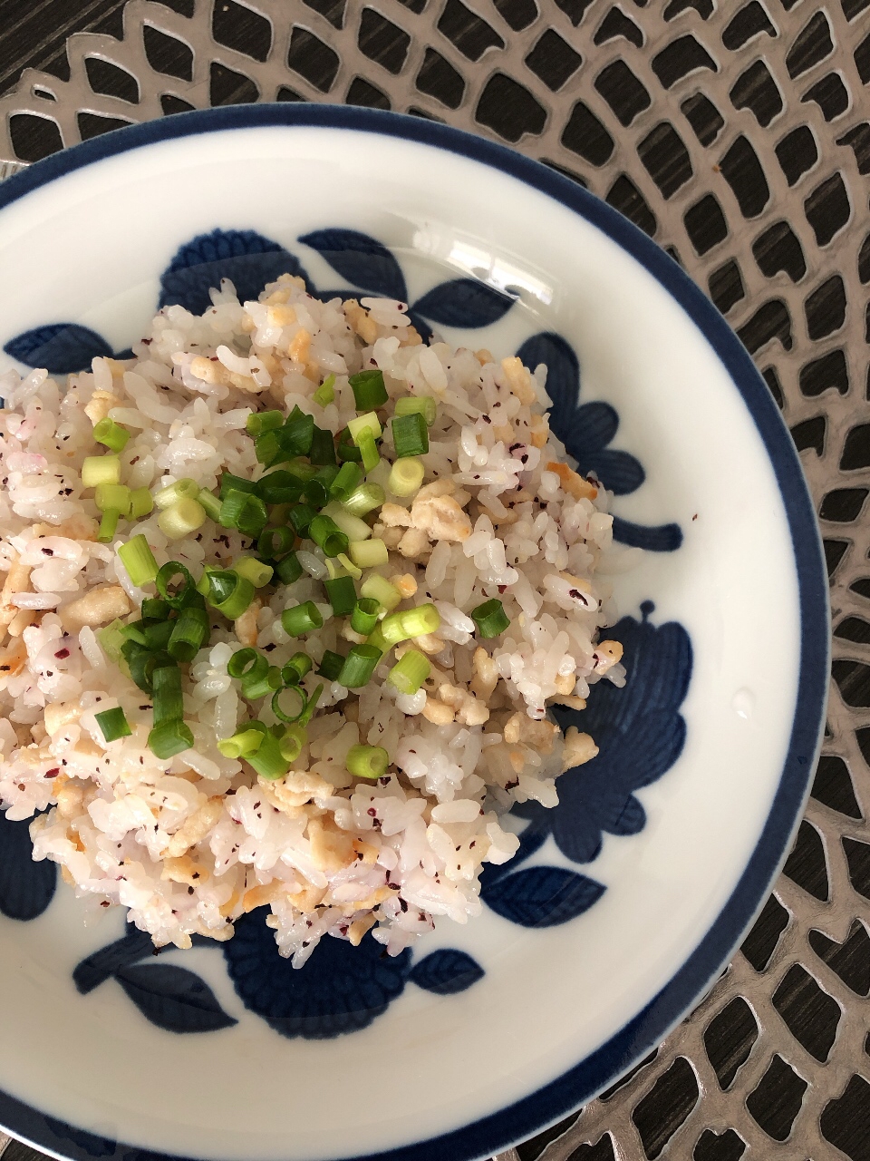 鶏ひき肉のゆかりチャーハン