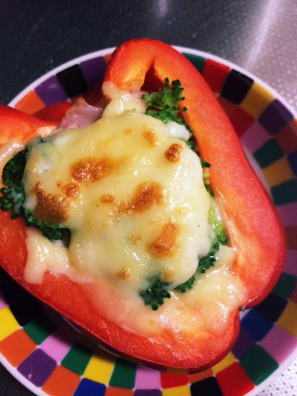 パプリカのホワイトソース詰め