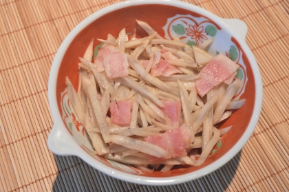 こんにちわ♪いつものきんぴらが洋風で、美味しかったです☆
ベーコンの旨味をごぼうが吸っていますね(^_^)
シャキシャキの食感で、音も楽しめました♪ごちそう様♥