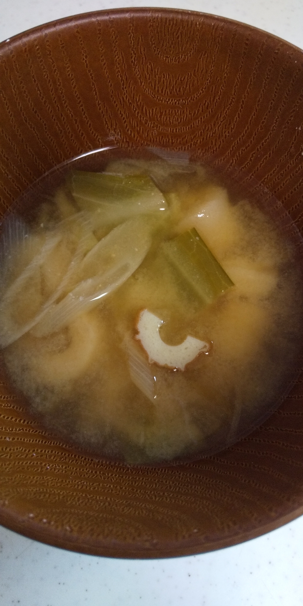 キャベツと葱とおつゆ麩のお味噌汁