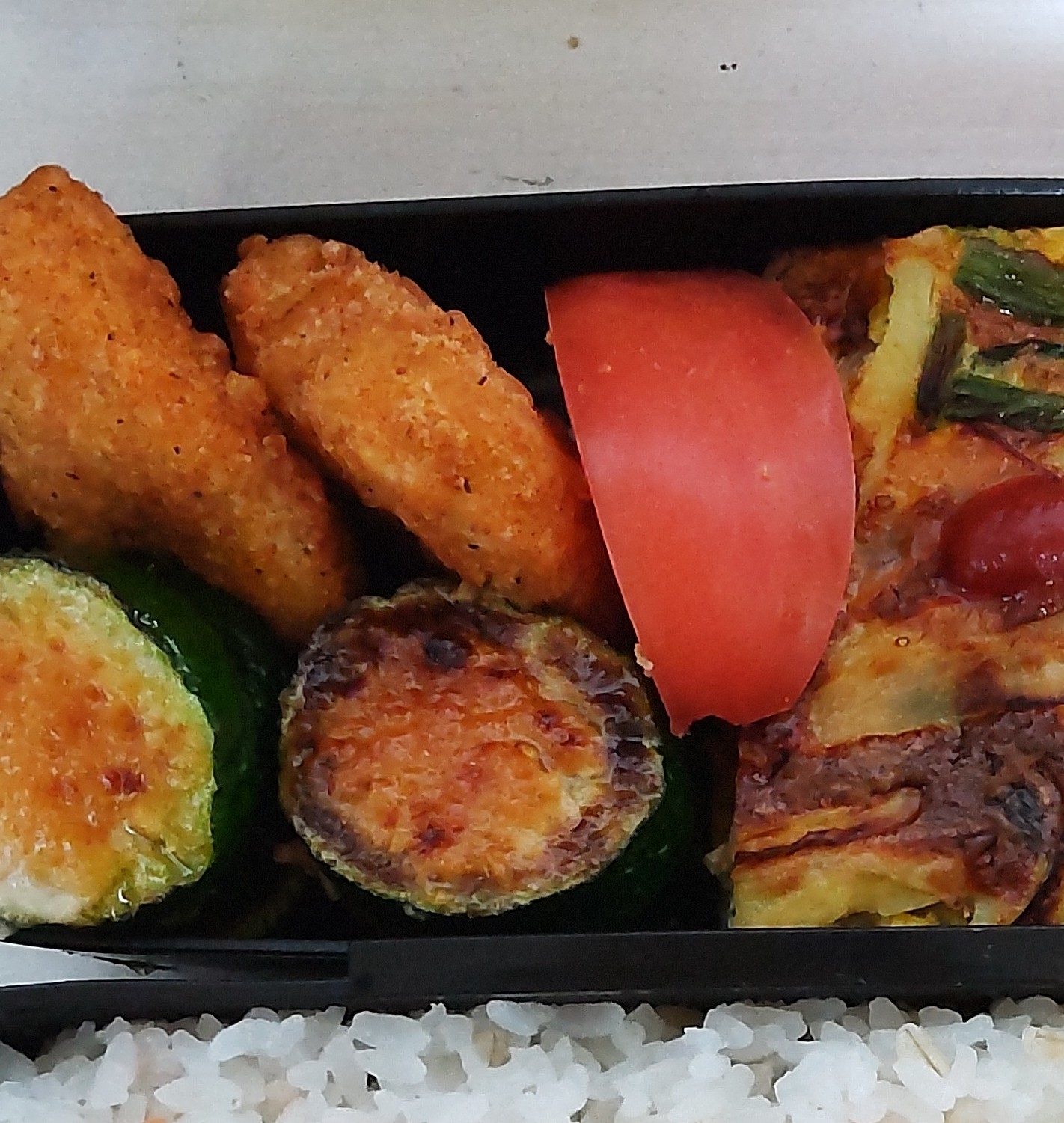 お弁当に入れたズッキーニの味噌マヨ焼き