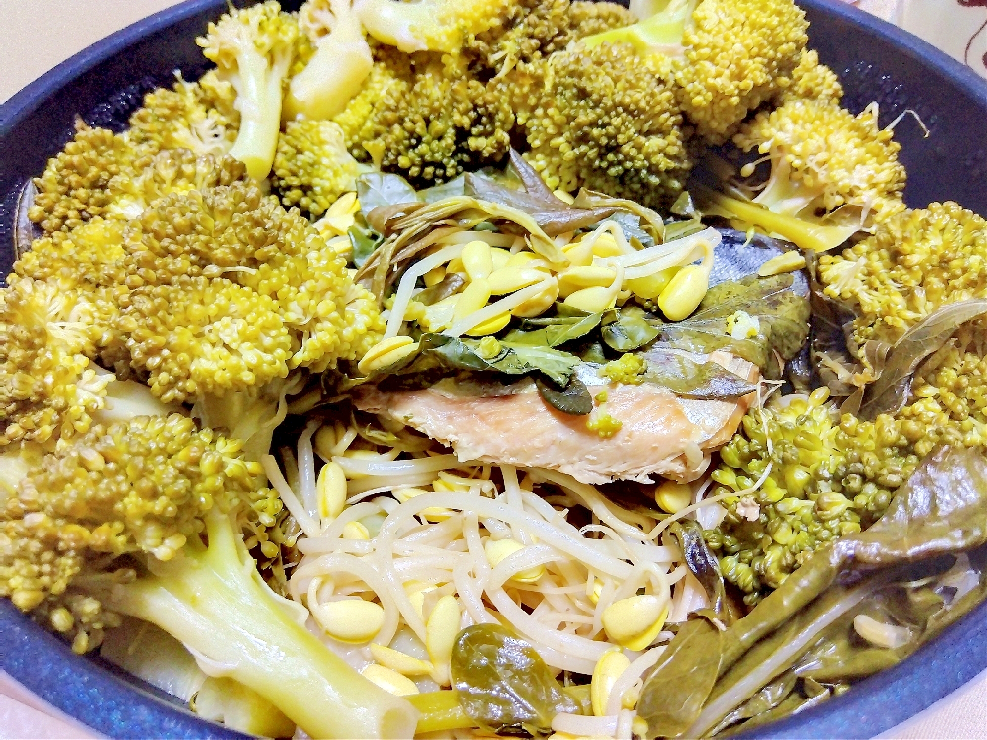 鯖ブロッコリー豆もやしフーチバー蒸し煮